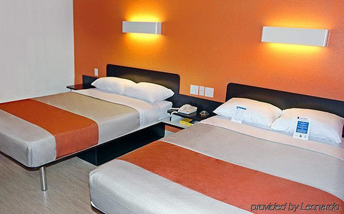 Motel 6 Boston South - Брейнтрі Екстер'єр фото