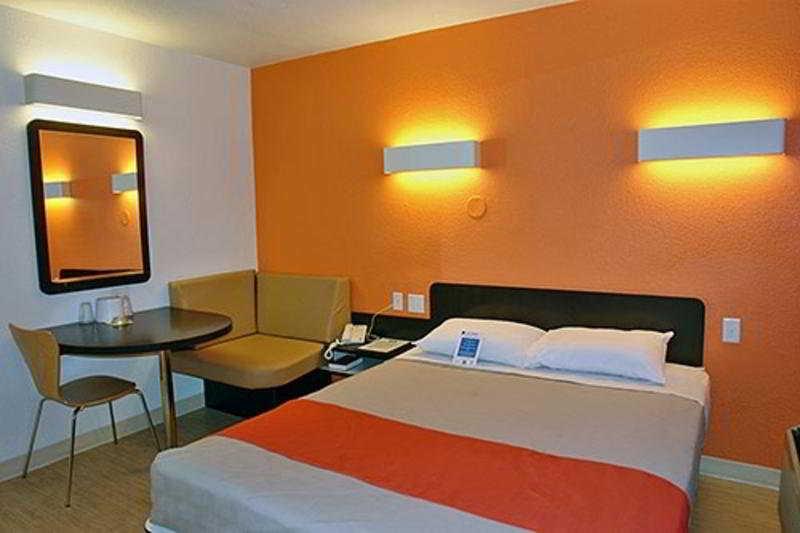 Motel 6 Boston South - Брейнтрі Екстер'єр фото