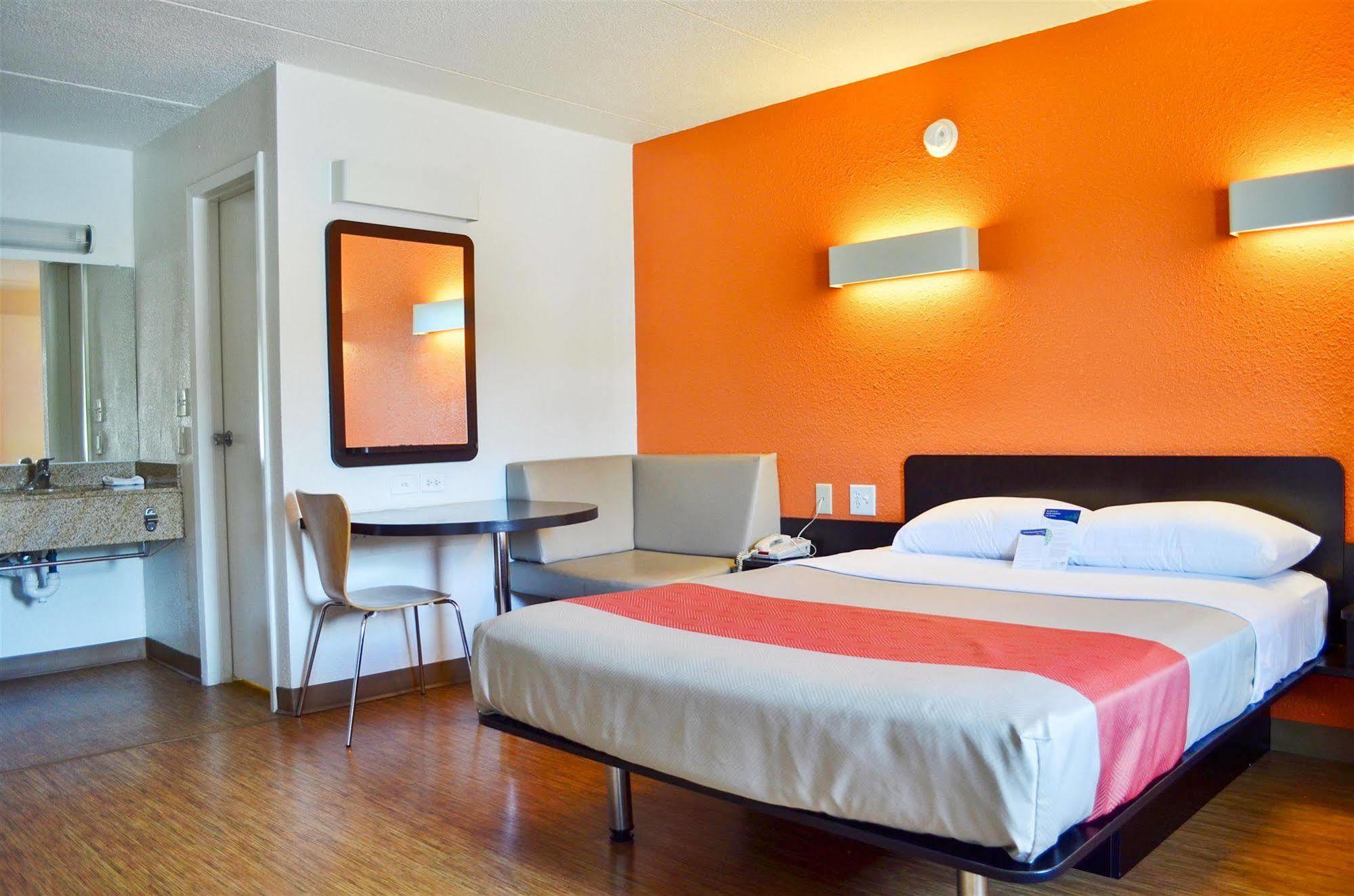 Motel 6 Boston South - Брейнтрі Екстер'єр фото