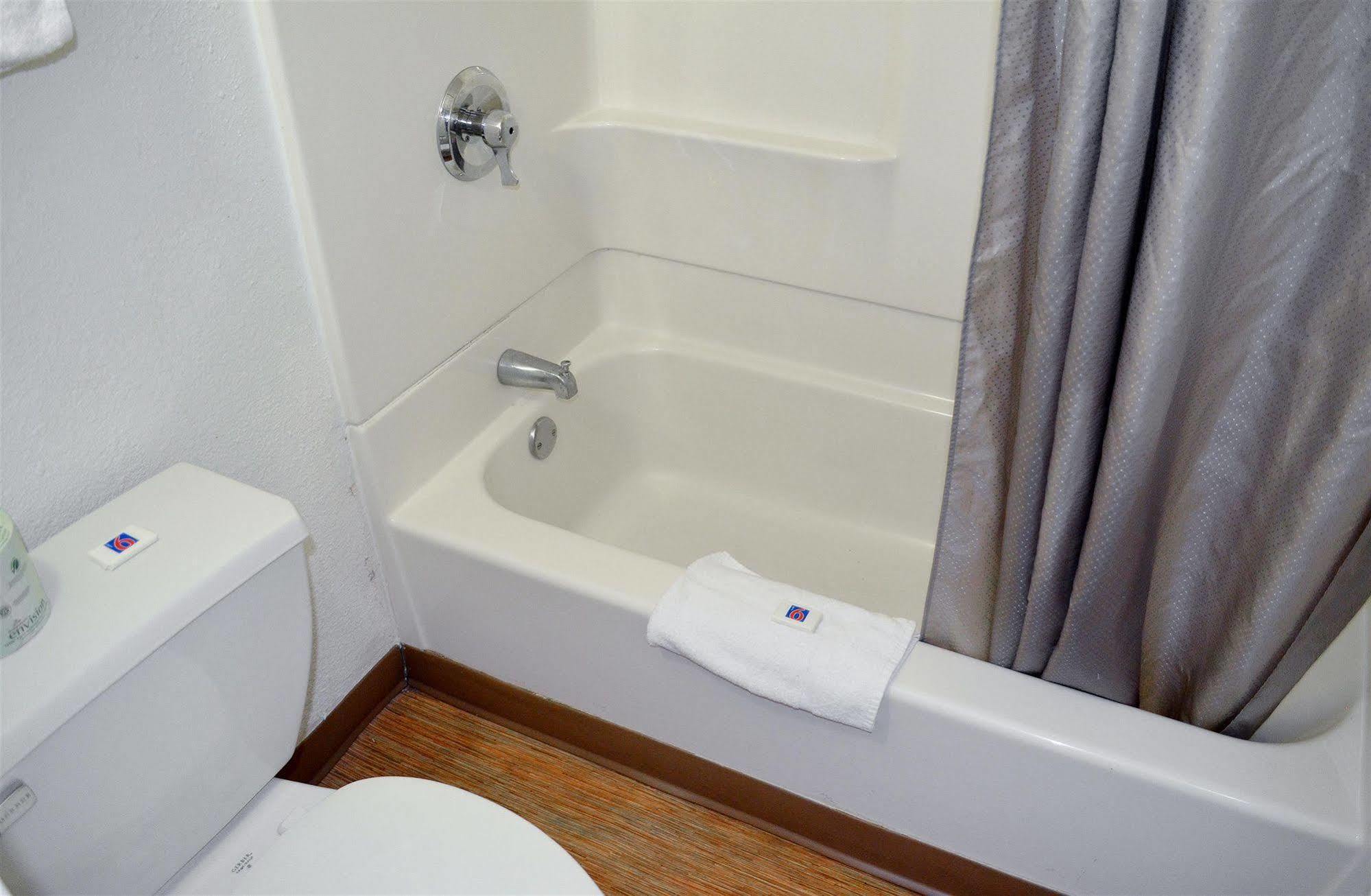 Motel 6 Boston South - Брейнтрі Екстер'єр фото