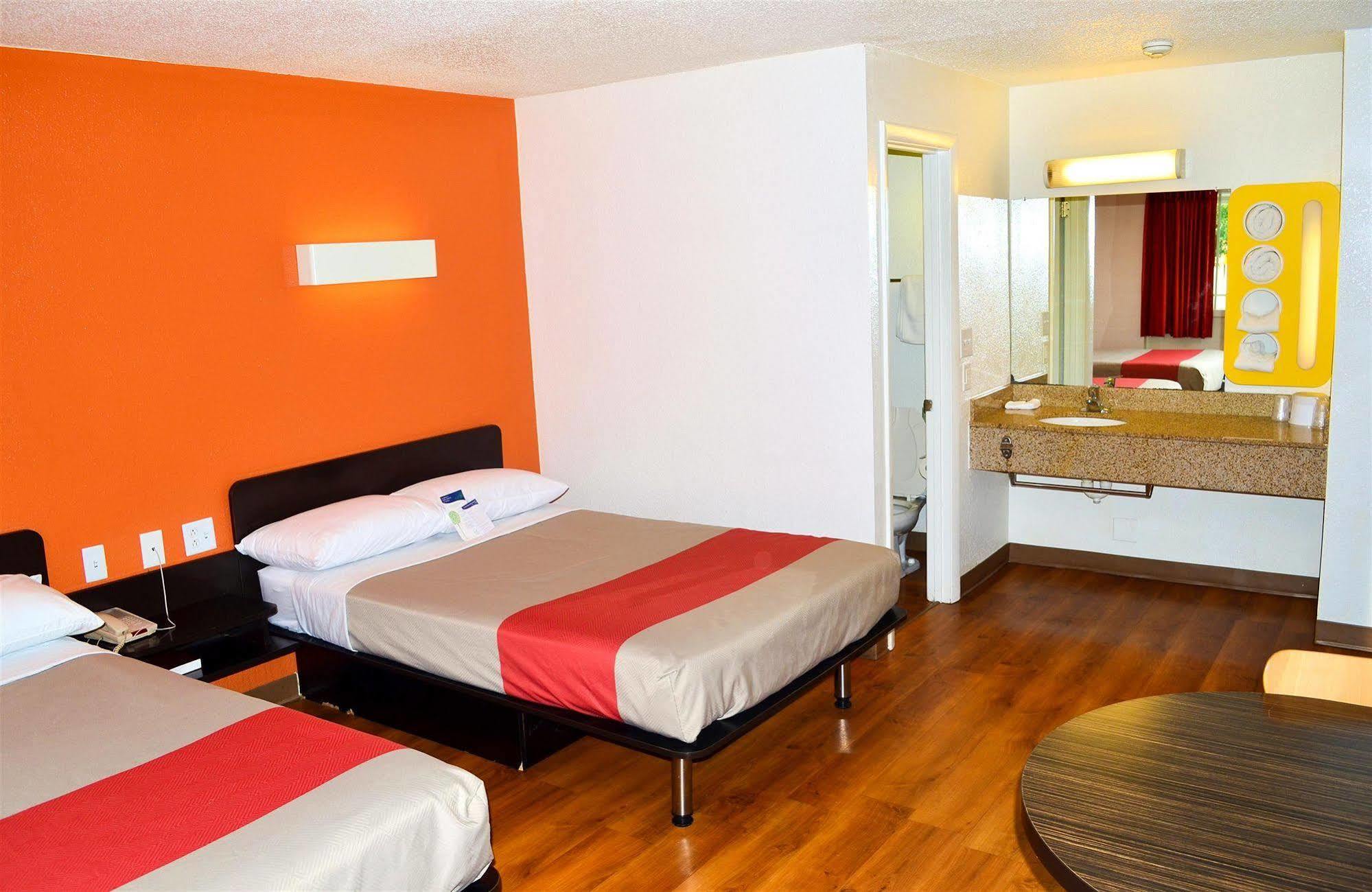 Motel 6 Boston South - Брейнтрі Екстер'єр фото