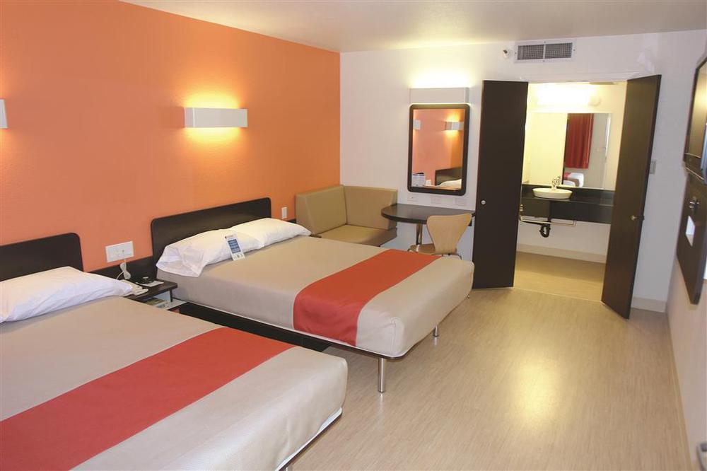 Motel 6 Boston South - Брейнтрі Номер фото