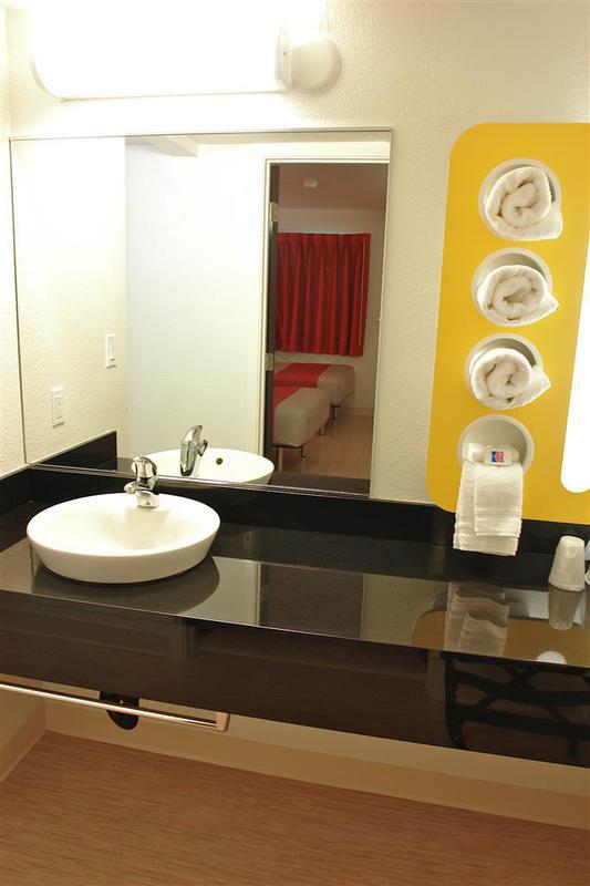 Motel 6 Boston South - Брейнтрі Номер фото