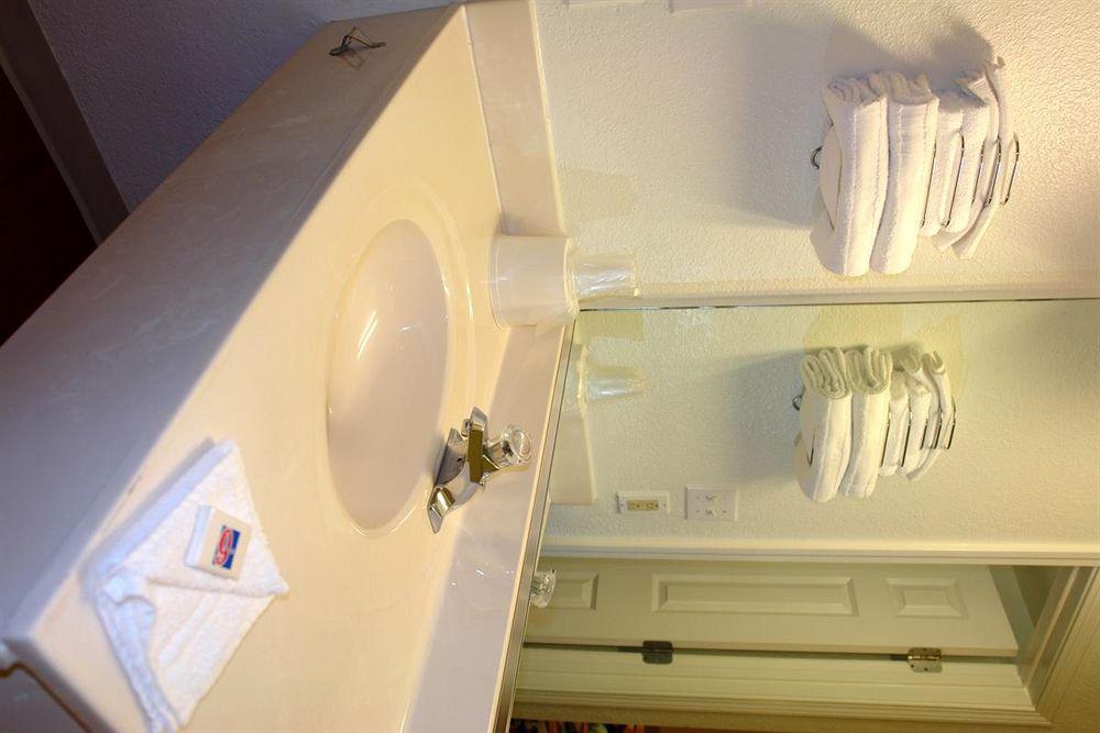 Motel 6 Boston South - Брейнтрі Екстер'єр фото